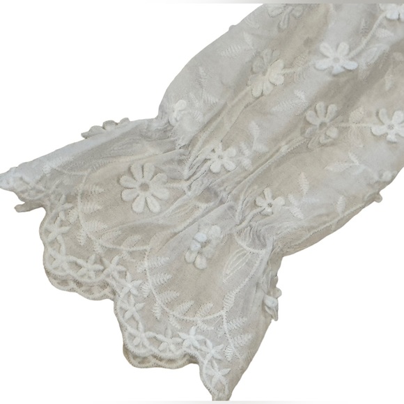 ON YOU   white eyelet peasant style  embroidered appliqués white  top Sz S - Picture 9 of 9